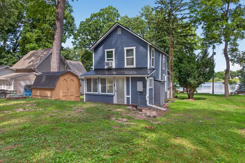 2210 Lakeview Drive Brooklyn, MI 49230