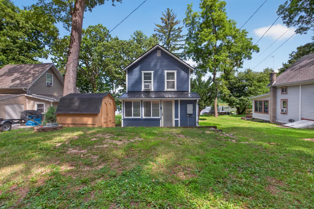 2210 Lakeview Drive Brooklyn, MI 49230