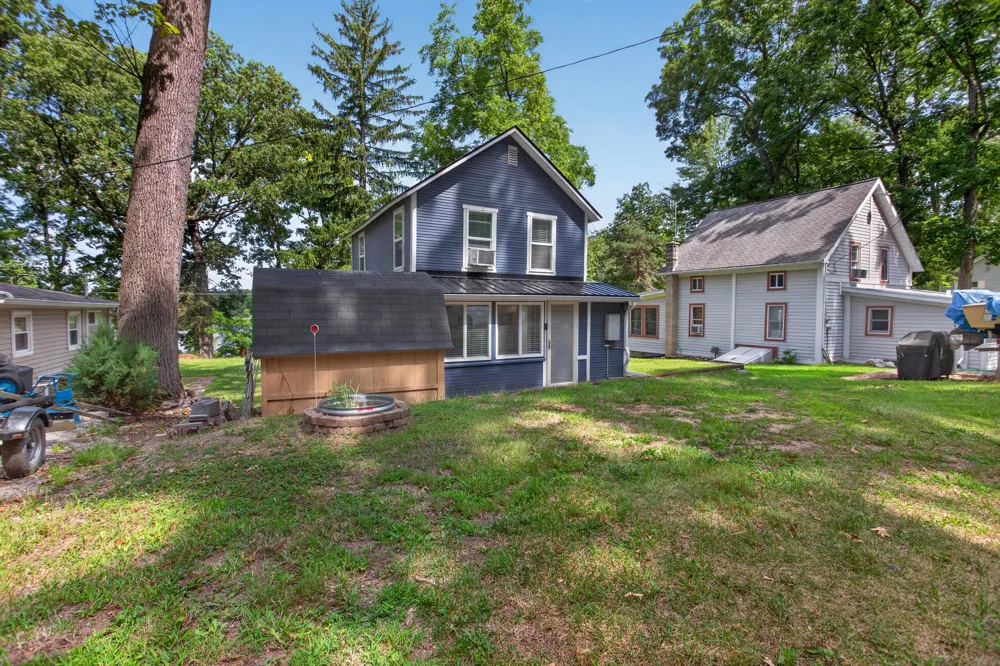 2210 Lakeview Drive Brooklyn, MI 49230