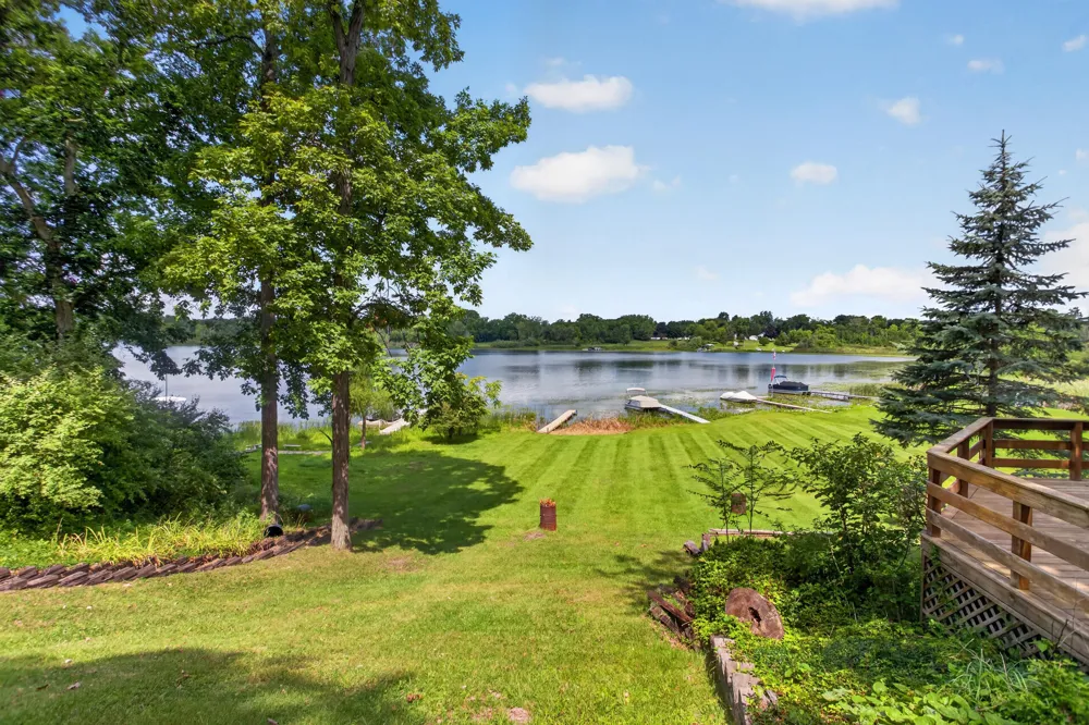 2210 Lakeview Drive Brooklyn, MI 49230