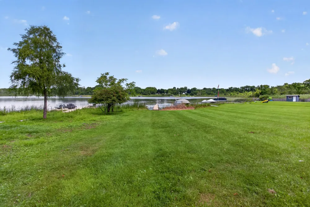2210 Lakeview Drive Brooklyn, MI 49230