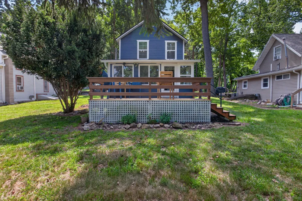 2210 Lakeview Drive Brooklyn, MI 49230