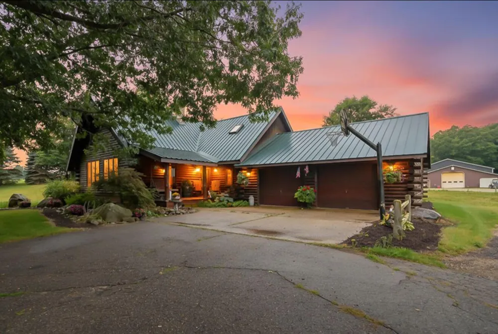 3310 26th Street Hopkins, MI 49328