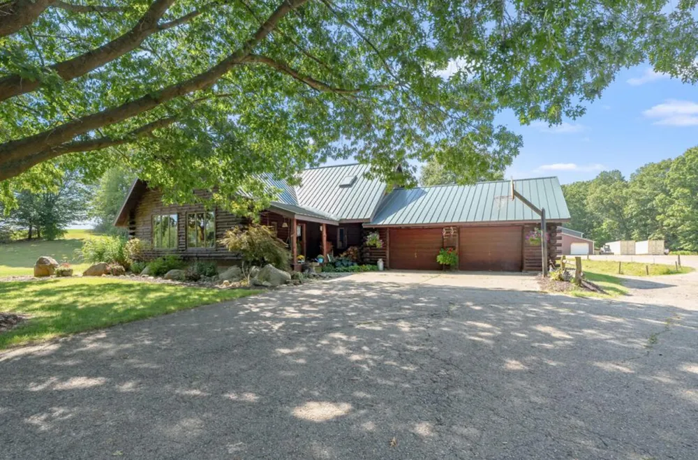 3310 26th Street Hopkins, MI 49328