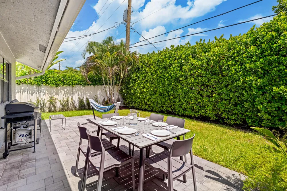 3372 NE 5th Drive Boca Raton, FL 33431