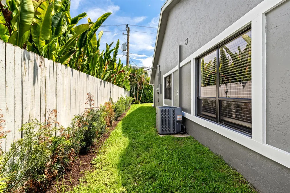 3372 NE 5th Drive Boca Raton, FL 33431