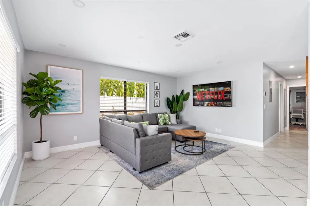 3372 NE 5th Drive Boca Raton, FL 33431