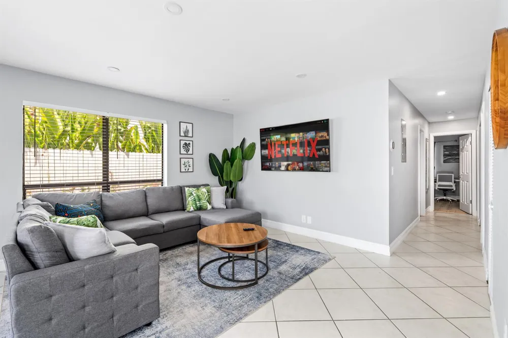 3372 NE 5th Drive Boca Raton, FL 33431