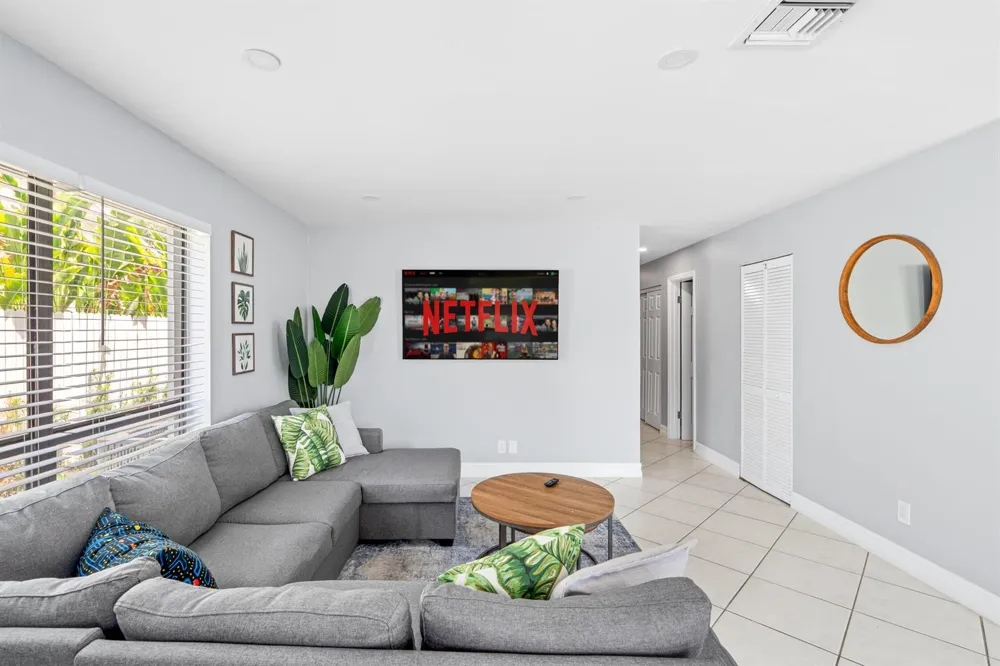 3372 NE 5th Drive Boca Raton, FL 33431