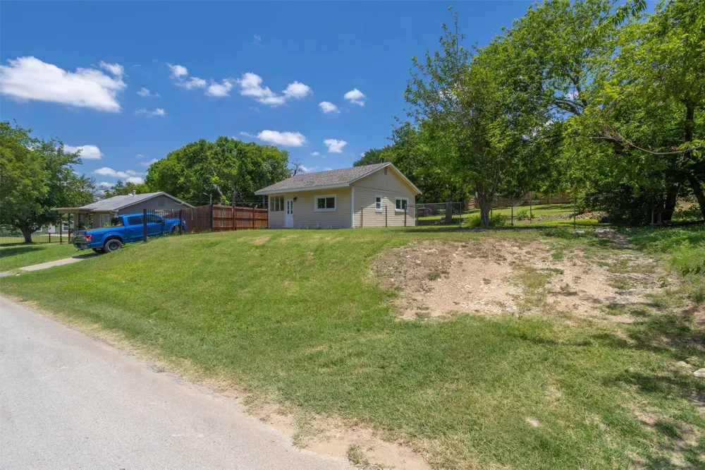 2264 Fritz Allen Street Sansom Park, TX 76114