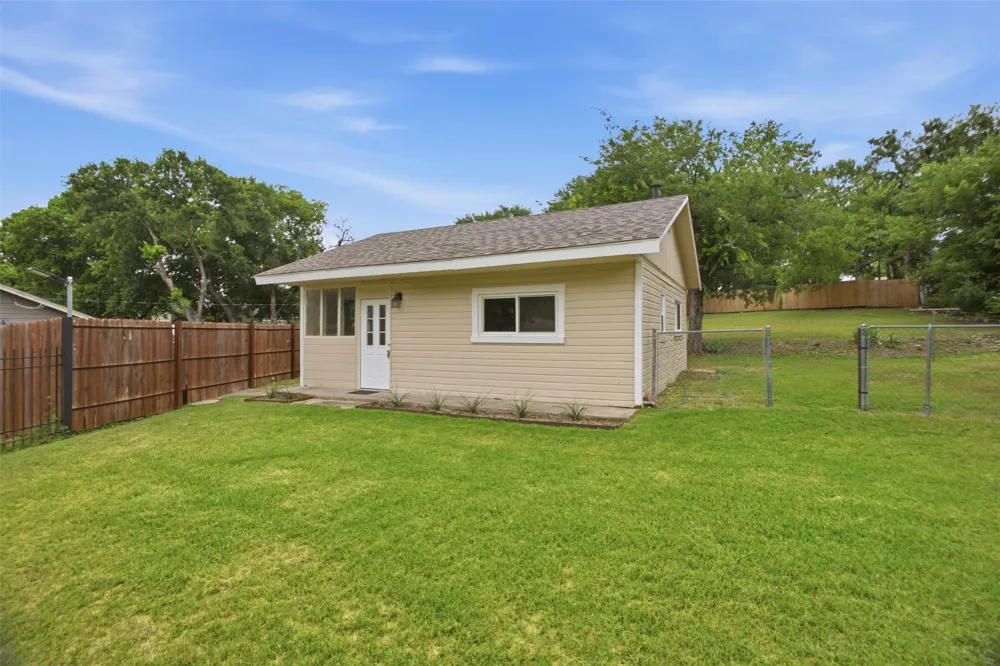 2264 Fritz Allen Street Sansom Park, TX 76114