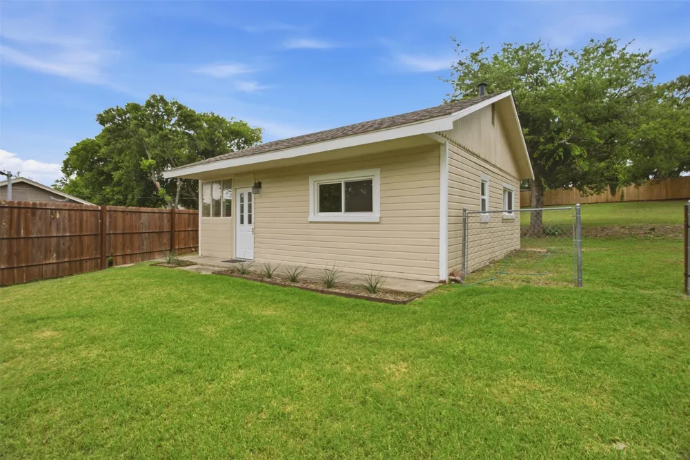 2264 Fritz Allen Street Sansom Park, TX 76114
