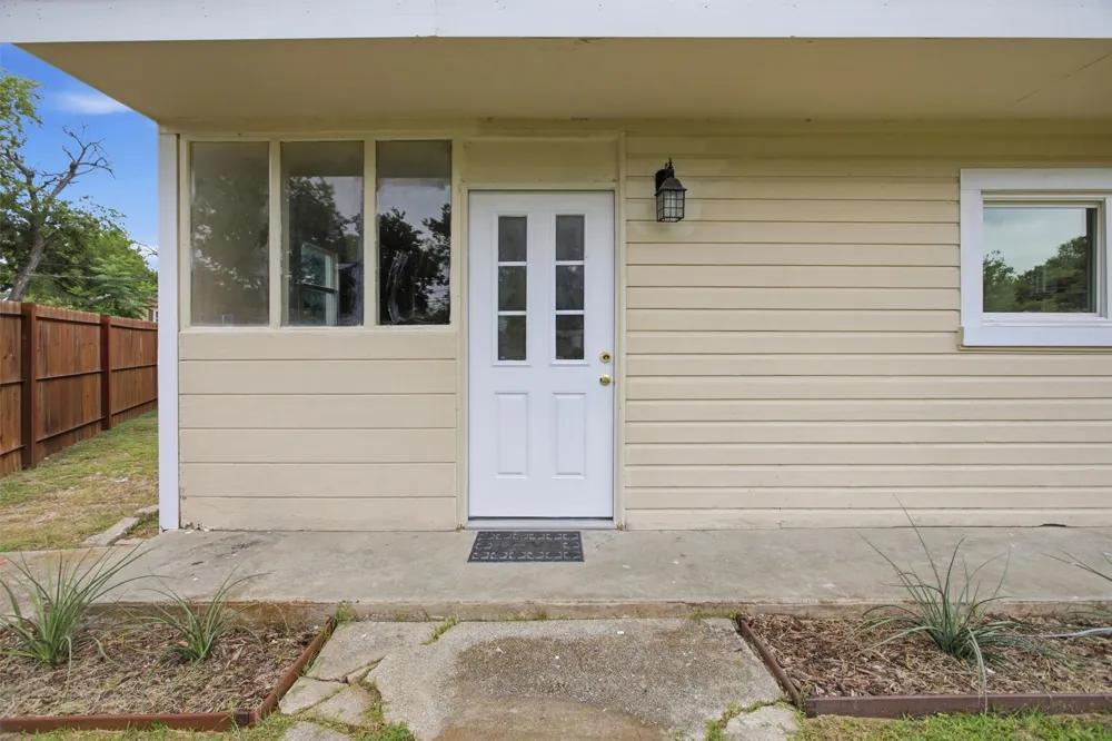 2264 Fritz Allen Street Sansom Park, TX 76114