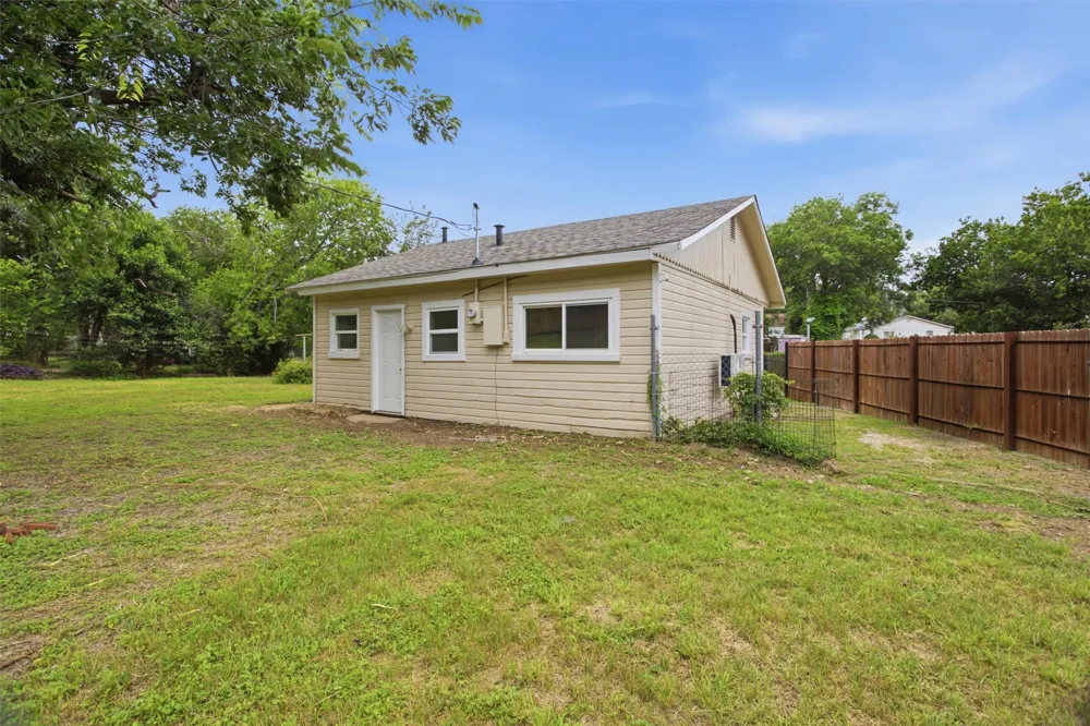 2264 Fritz Allen Street Sansom Park, TX 76114