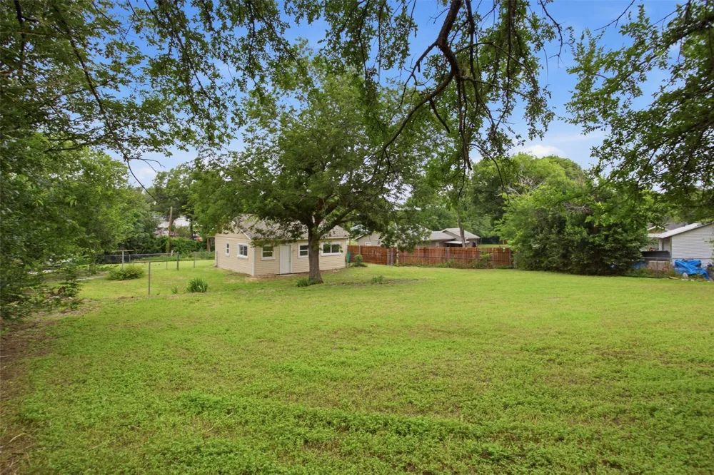 2264 Fritz Allen Street Sansom Park, TX 76114