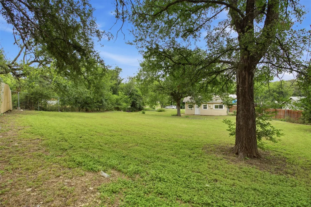 2264 Fritz Allen Street Sansom Park, TX 76114