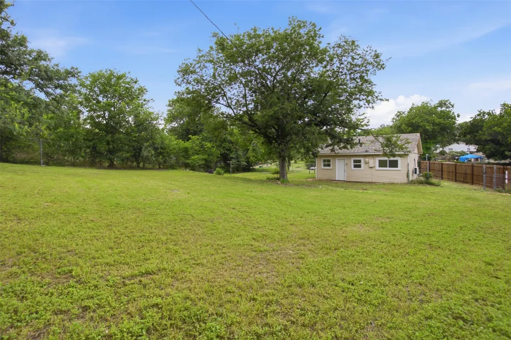 2264 Fritz Allen Street Sansom Park, TX 76114