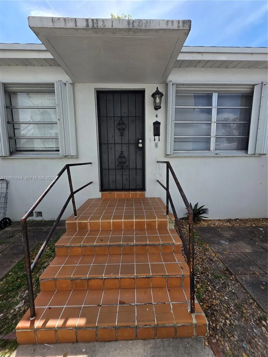 85 Esplanade Dr #C Miami Springs, FL 33166