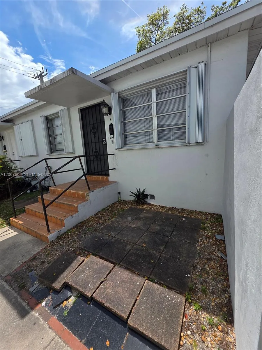 85 Esplanade Dr #C Miami Springs, FL 33166