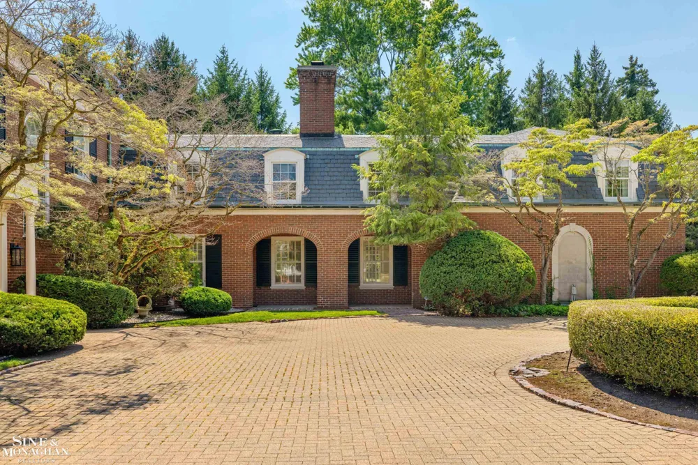 105 Lake Shore Road Grosse Pointe Farms City, MI 48236