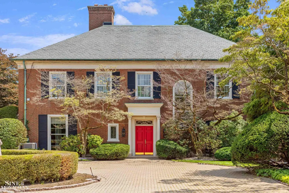 105 Lake Shore Road Grosse Pointe Farms City, MI 48236