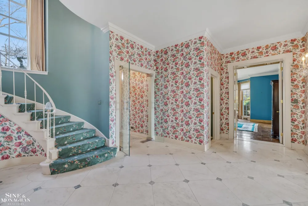 105 Lake Shore Road Grosse Pointe Farms City, MI 48236