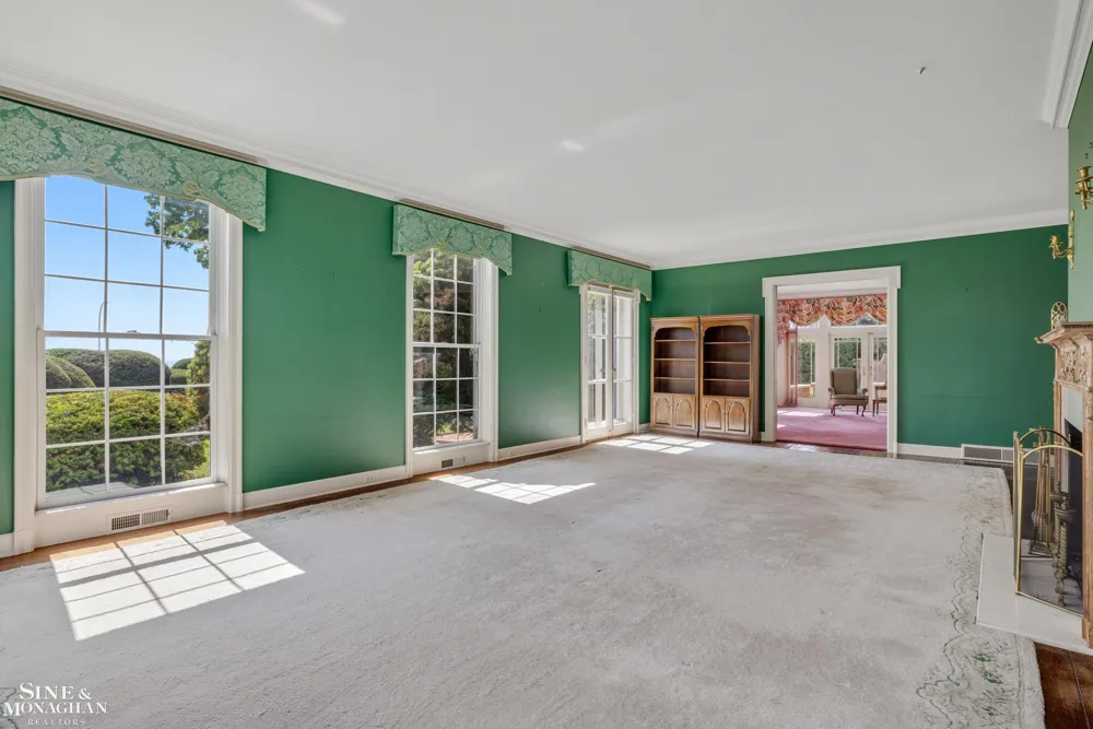 105 Lake Shore Road Grosse Pointe Farms City, MI 48236