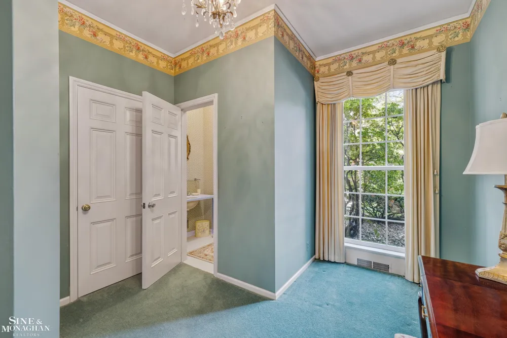 105 Lake Shore Road Grosse Pointe Farms City, MI 48236