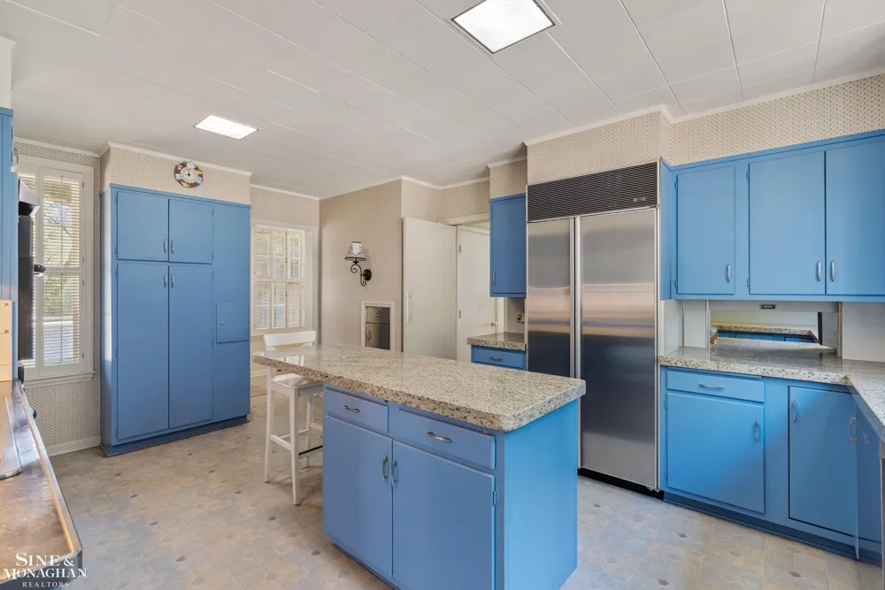 105 Lake Shore Road Grosse Pointe Farms City, MI 48236