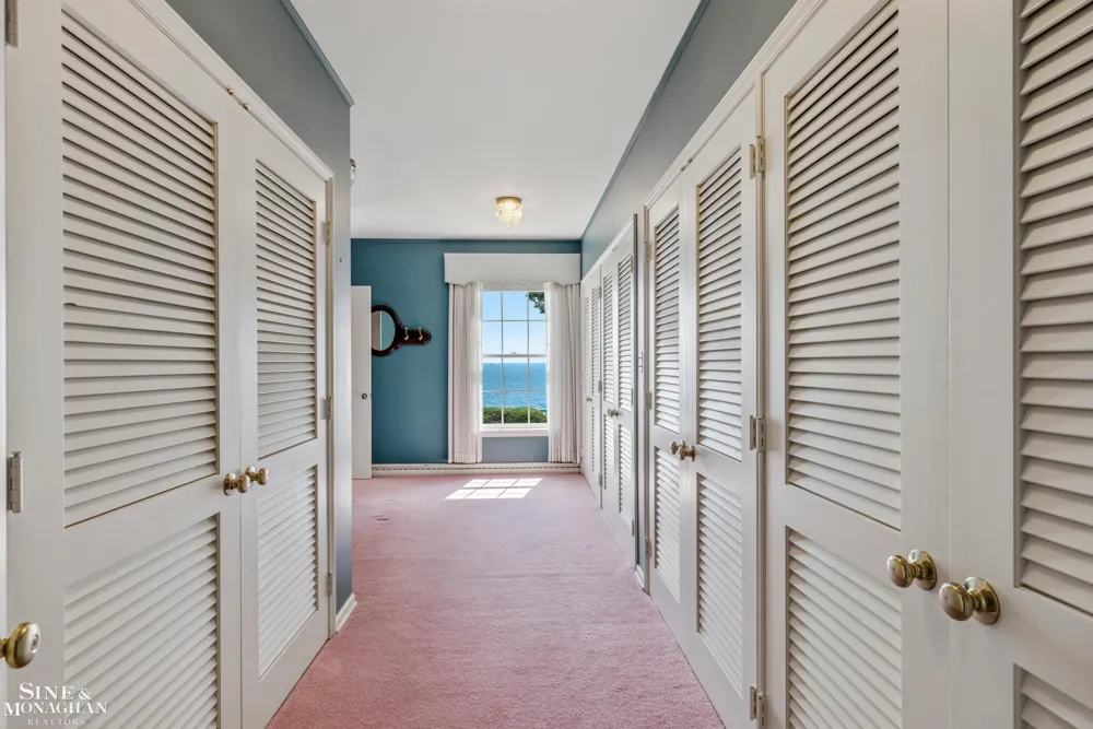 105 Lake Shore Road Grosse Pointe Farms City, MI 48236