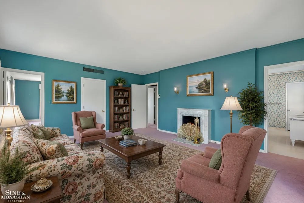 105 Lake Shore Road Grosse Pointe Farms City, MI 48236