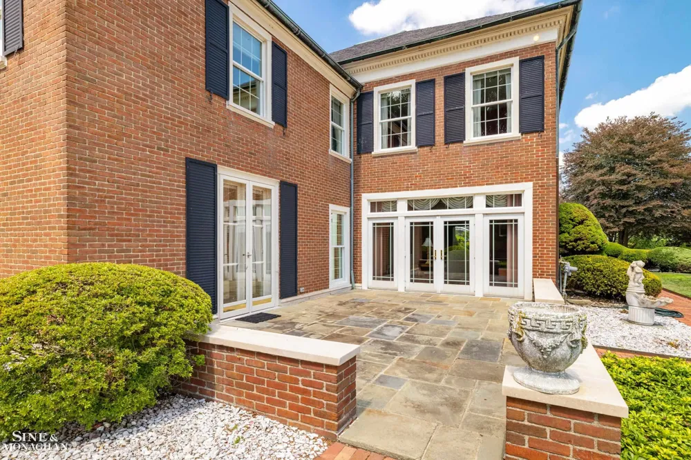 105 Lake Shore Road Grosse Pointe Farms City, MI 48236
