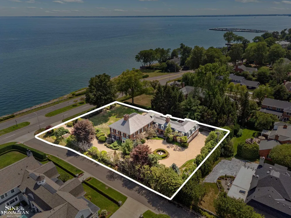 105 Lake Shore Road Grosse Pointe Farms City, MI 48236