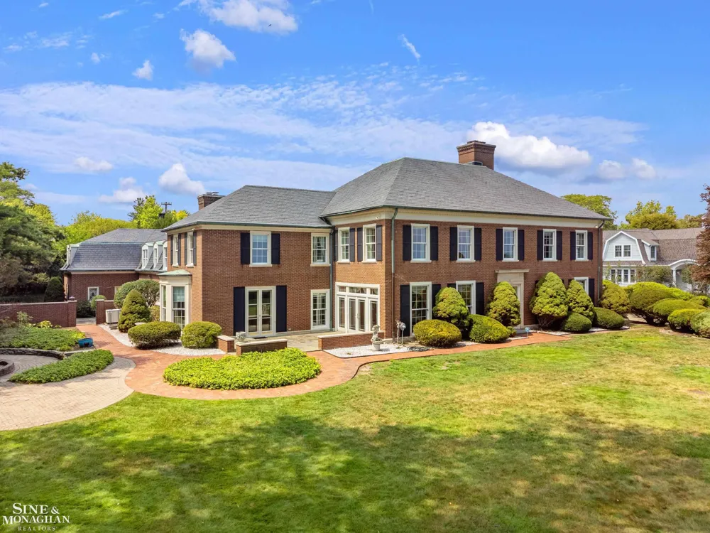 105 Lake Shore Road Grosse Pointe Farms City, MI 48236
