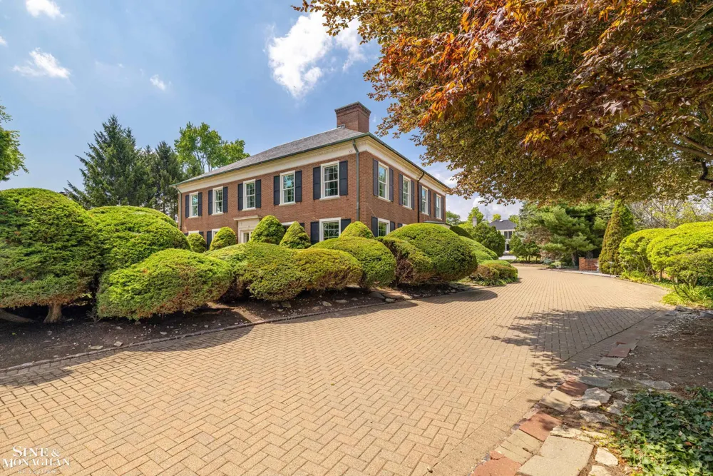 105 Lake Shore Road Grosse Pointe Farms City, MI 48236