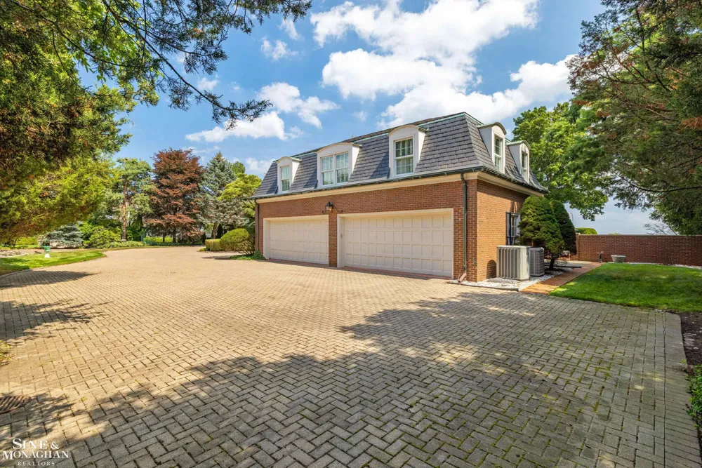 105 Lake Shore Road Grosse Pointe Farms City, MI 48236