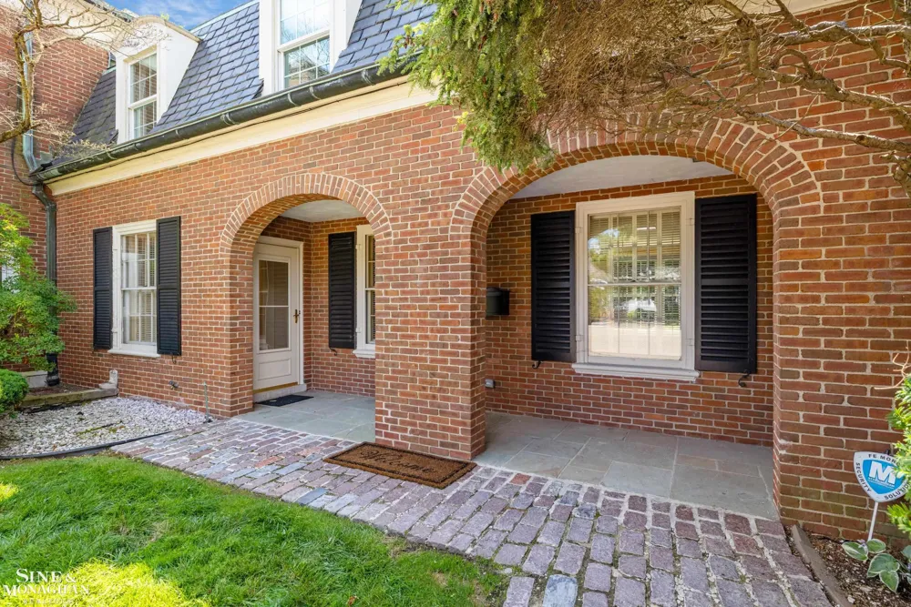 105 Lake Shore Road Grosse Pointe Farms City, MI 48236