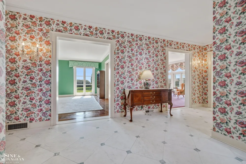 105 Lake Shore Road Grosse Pointe Farms City, MI 48236