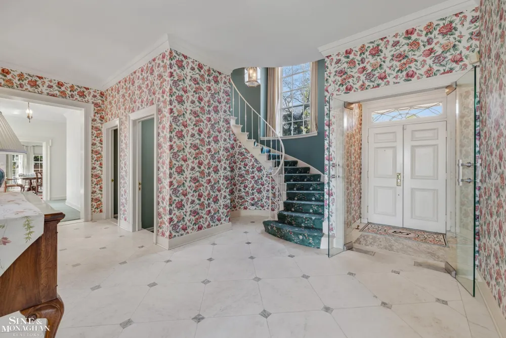 105 Lake Shore Road Grosse Pointe Farms City, MI 48236