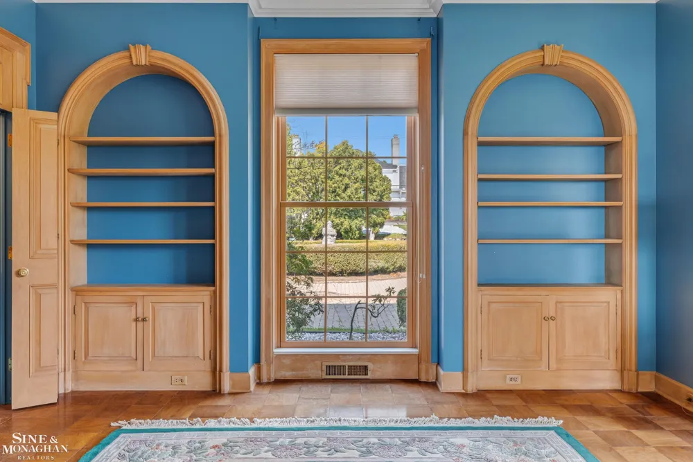 105 Lake Shore Road Grosse Pointe Farms City, MI 48236
