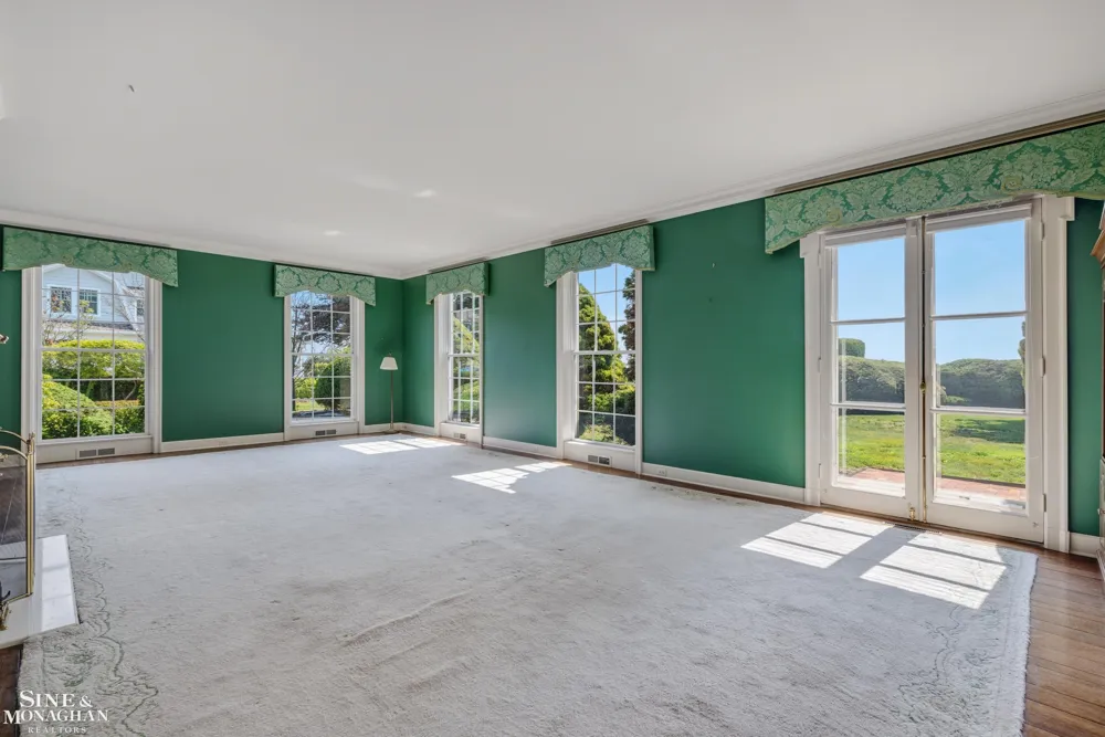 105 Lake Shore Road Grosse Pointe Farms City, MI 48236