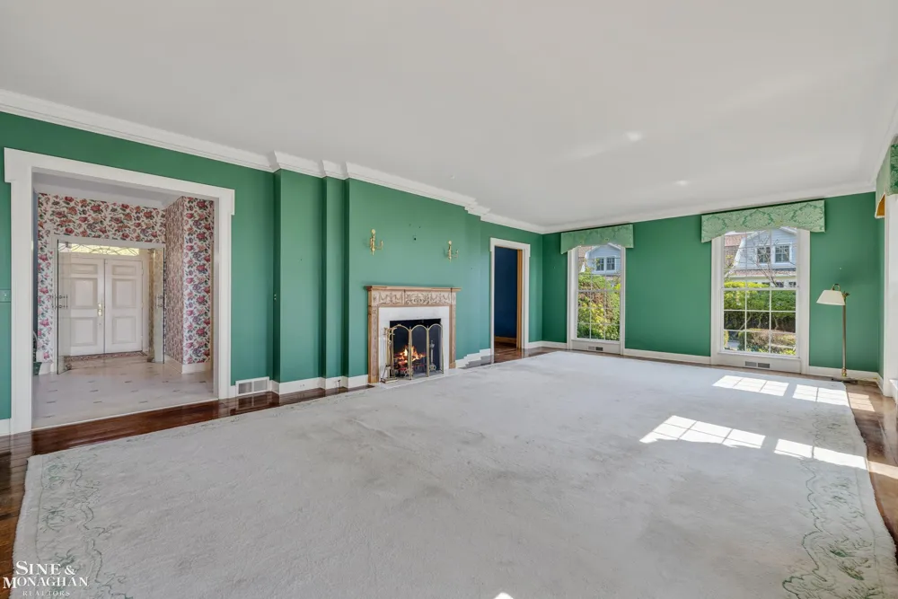 105 Lake Shore Road Grosse Pointe Farms City, MI 48236