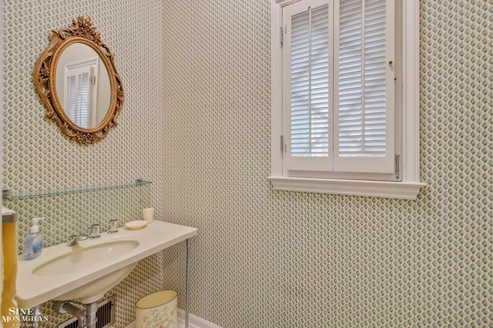 105 Lake Shore Road Grosse Pointe Farms City, MI 48236