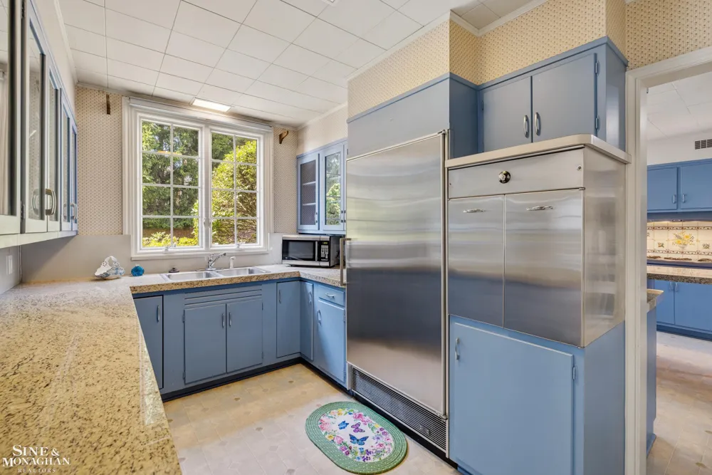105 Lake Shore Road Grosse Pointe Farms City, MI 48236