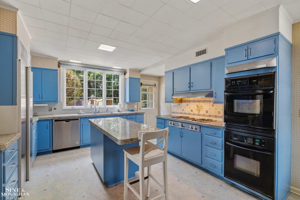 105 Lake Shore Road Grosse Pointe Farms City, MI 48236