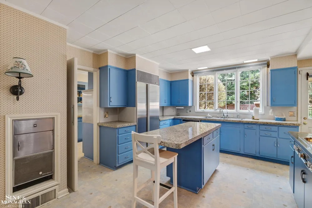 105 Lake Shore Road Grosse Pointe Farms City, MI 48236