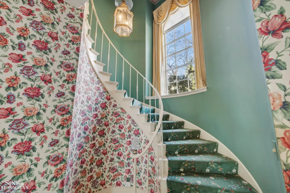 105 Lake Shore Road Grosse Pointe Farms City, MI 48236