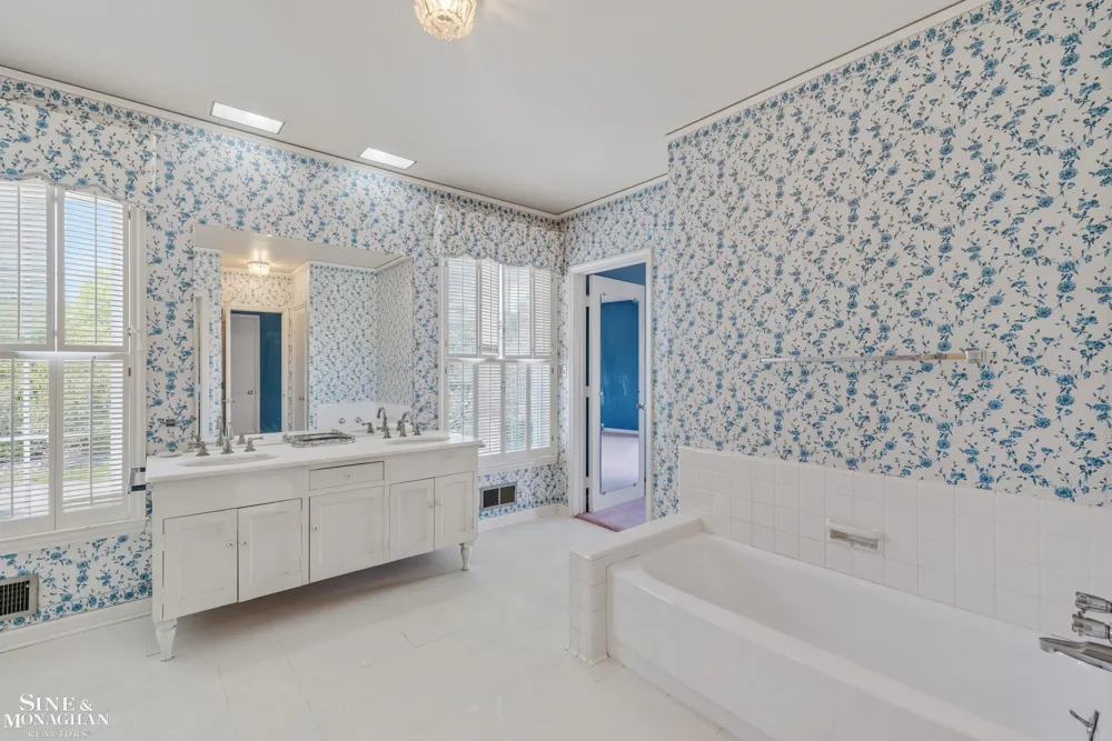 105 Lake Shore Road Grosse Pointe Farms City, MI 48236