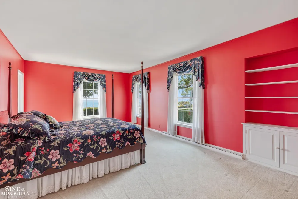 105 Lake Shore Road Grosse Pointe Farms City, MI 48236