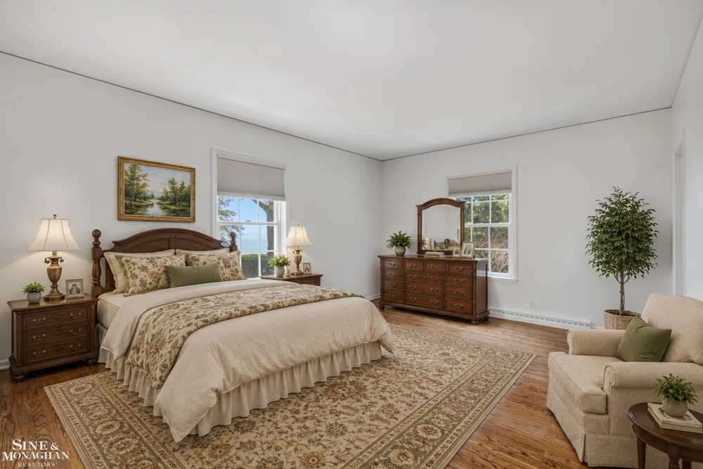 105 Lake Shore Road Grosse Pointe Farms City, MI 48236